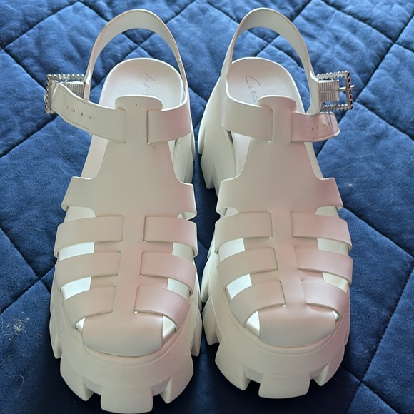 NWOT and Box white Circus By Sam Edelman Fisherman Sandals - Picture 6 of 6